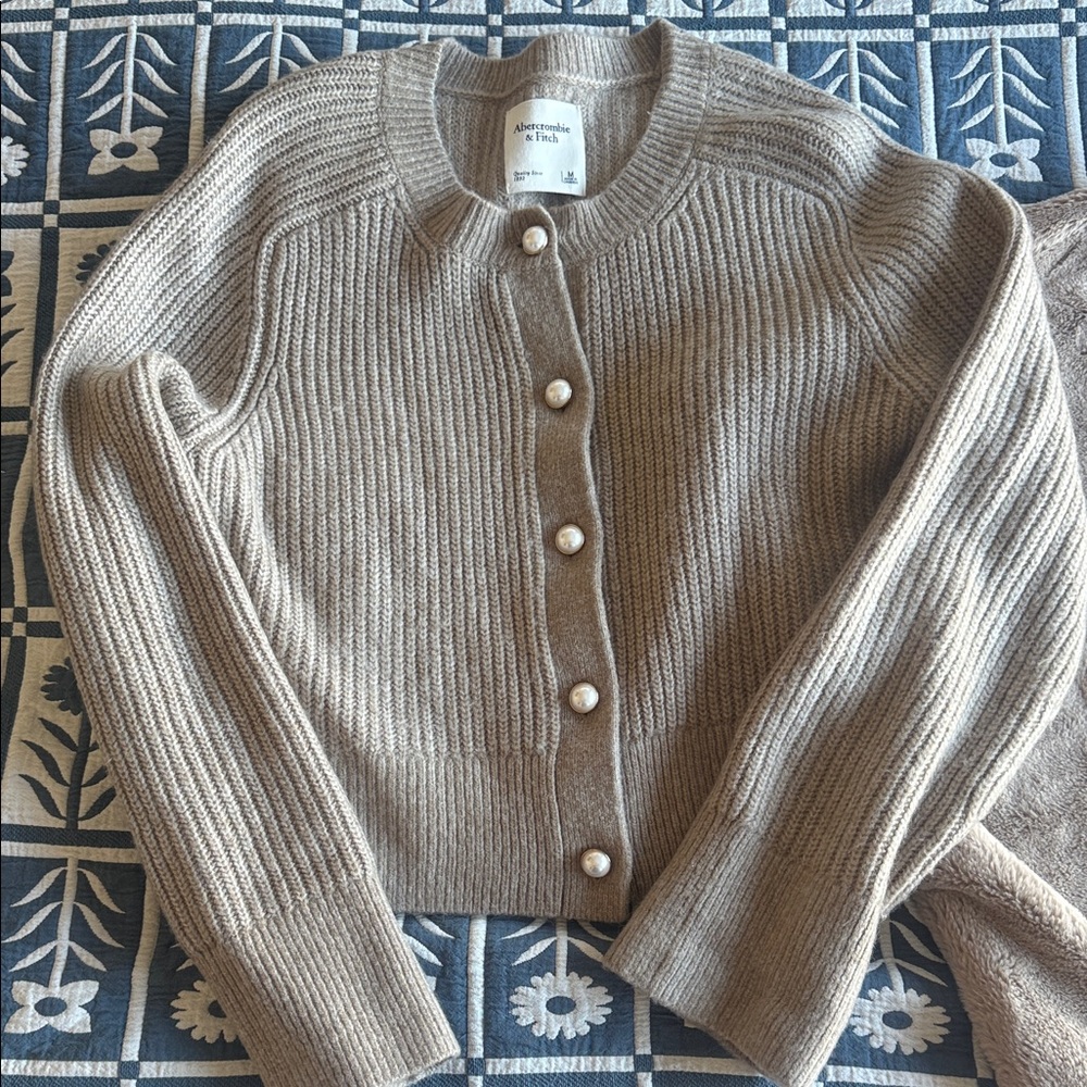 Abercrombie Beige Ribbed Cardigan Sweater - M
